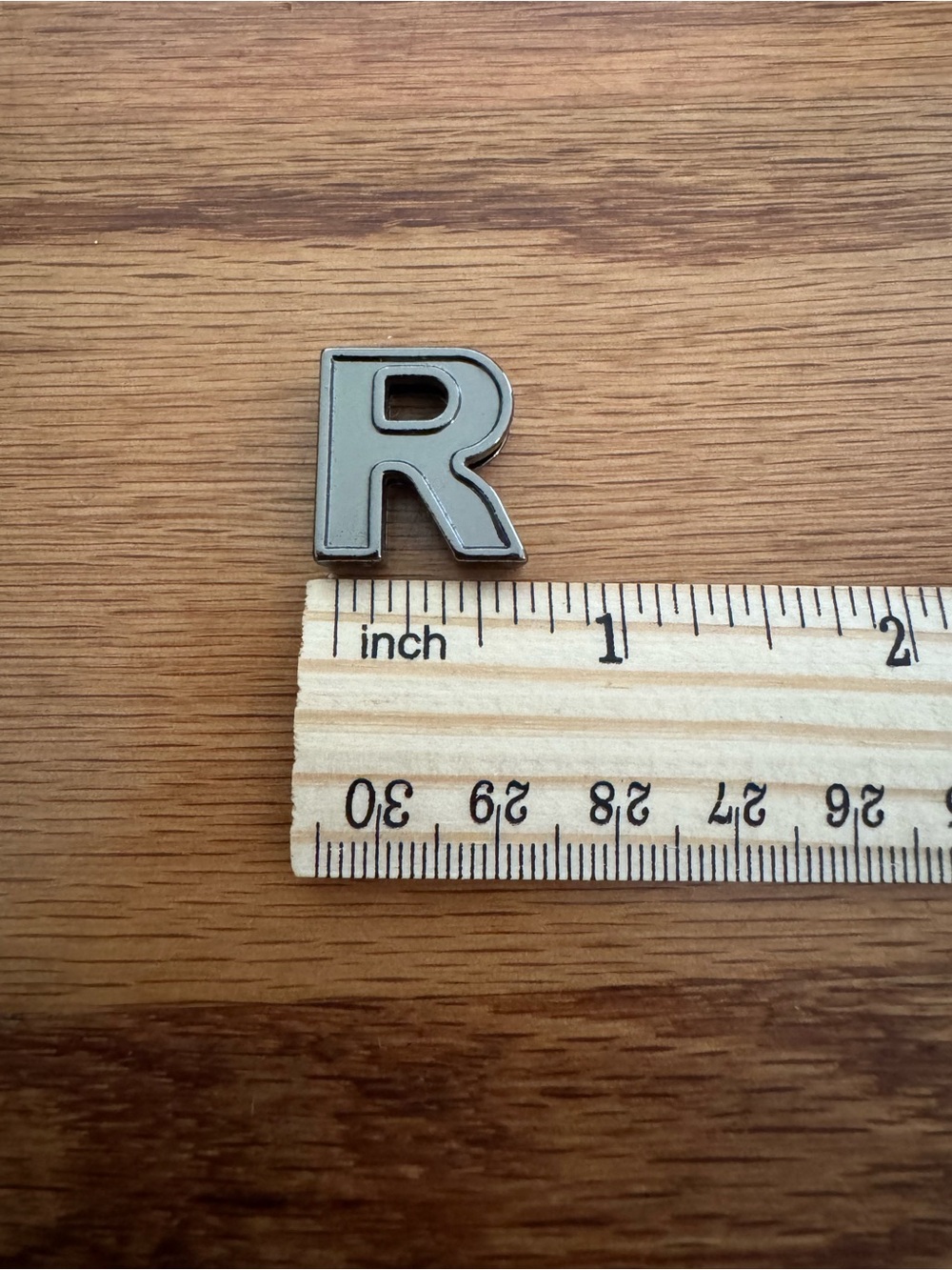 Lug “R” Initial Bag Charm - Picture 5 of 5